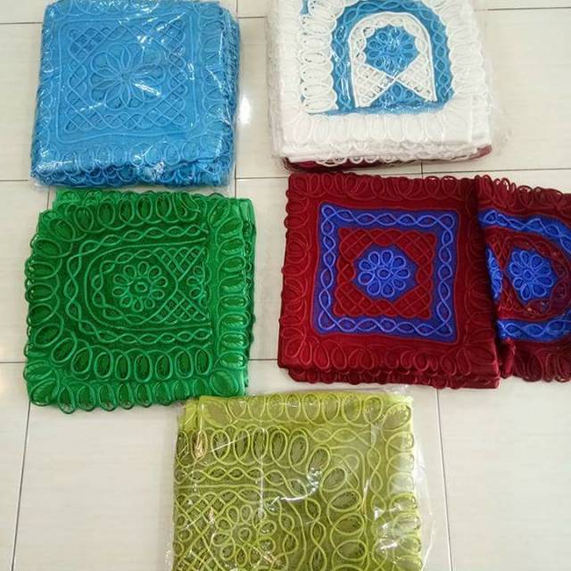 Sarung bantal kursi sulam usus