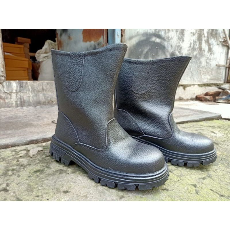 SEPATU SAFETY PRIA TERBARU