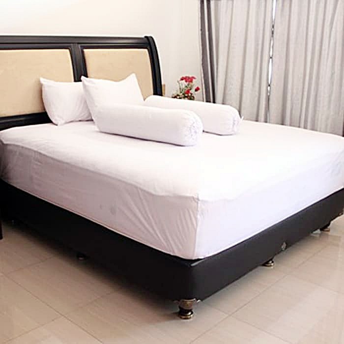 SPREI HOTEL POLOS PUTIH KING SIZE BAHAN KATUN