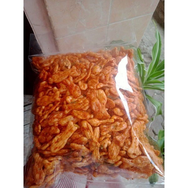 

KERUPUK IKAN BANTAT 250GRAM PEDAS DAUN JERUK