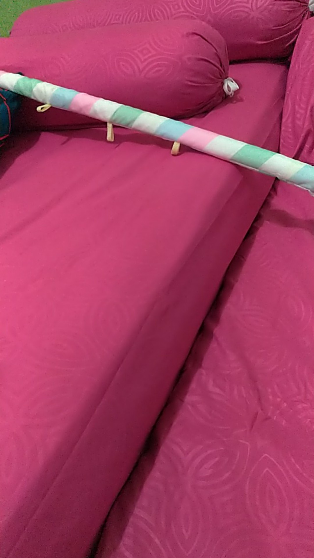 Sprei Kendra Polos 160x200 Tinggi 25 Emboss - Jacquard Hotel Bedding - Minimalis Murah