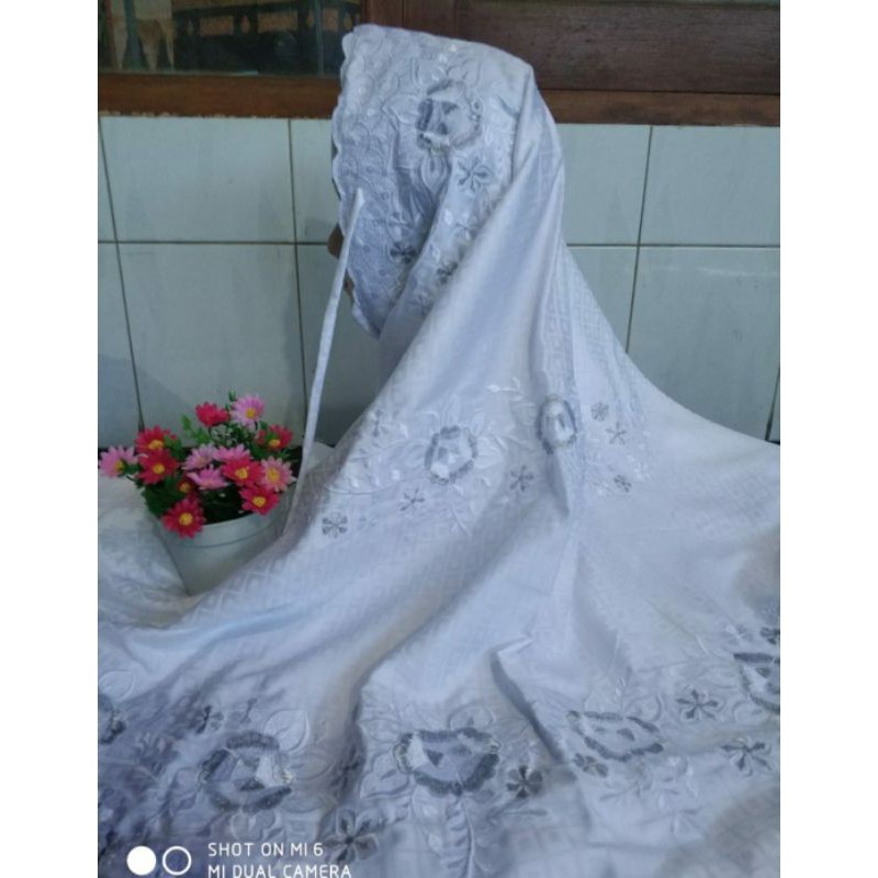 mukena Semi Sutra premium