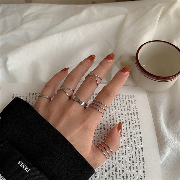 6pcs / set Cincin Geometris Bahan Logam Warna Emas / Hitam Gaya Punk Minimalis Untuk Wanita