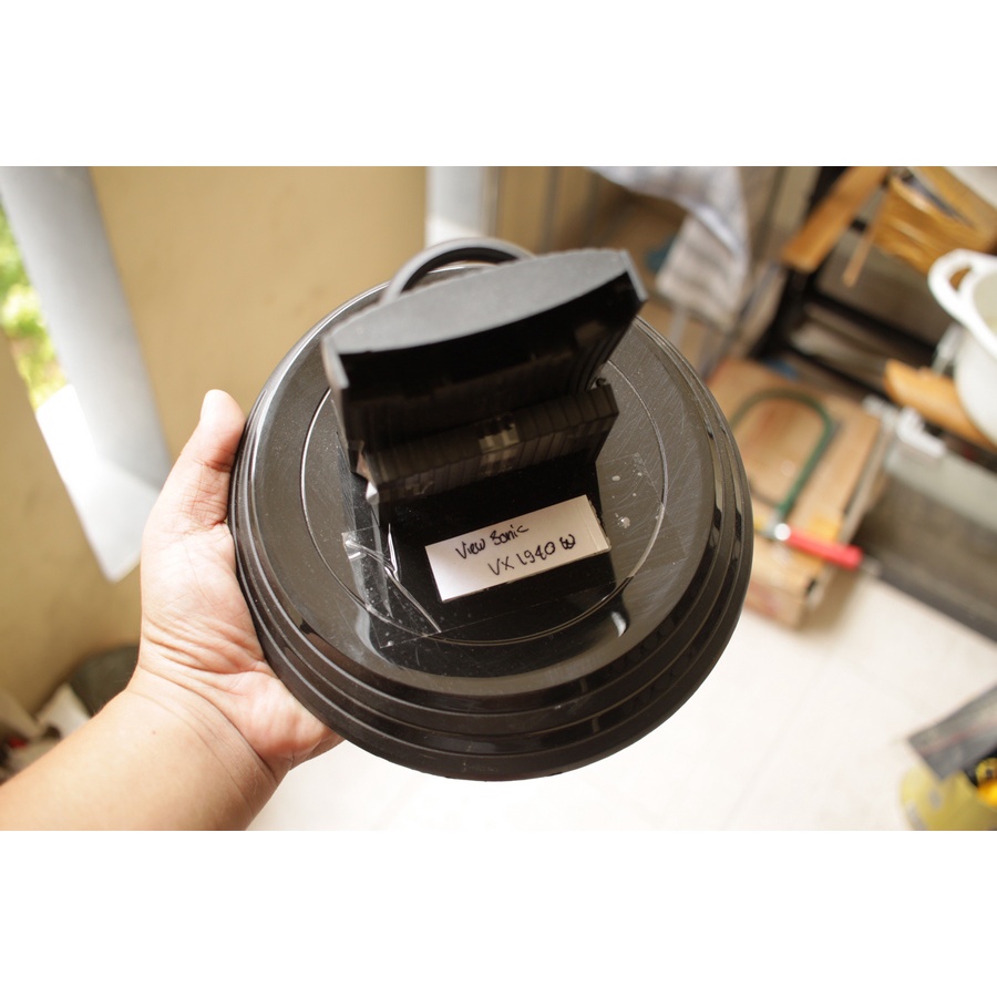 Preloved standing kaki monitor viewsonic