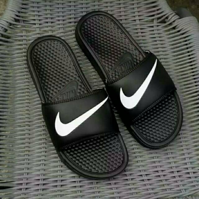 sepatu nike benassi