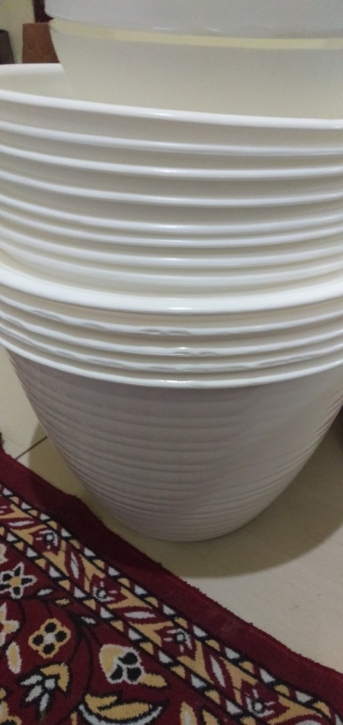 Pot Bunga Plastik Tawon 22 Cm Putih