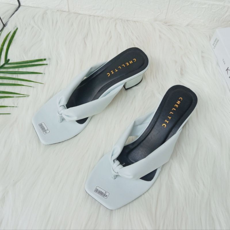 Sandal  jepit Wanita/High heels Hak Tahu Pesta Casual 5Cm/Sandal Lebaran Wanita Kekinian Terbaru Murah/hils Wanita/Wedges Wanita 5cm/Selop Wanita Pesta/Cod/Bisa Bayar Di Tempat/Gratis Ongkir/Chellltic 026 Putih/Sendal Selop Wanita import Bukan Zara