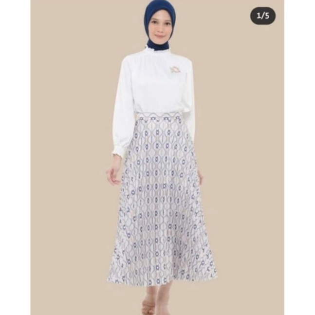 new wearing klamby chain skirt  bonus charlotte scarf sale wk new bukan preloved