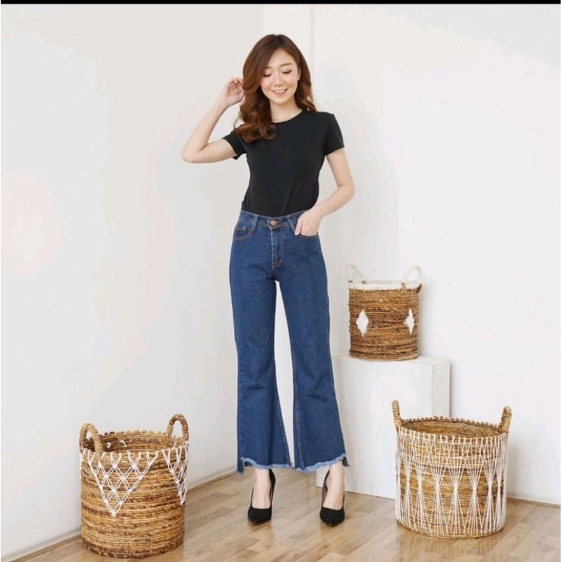 jeans wanita cutbray rumbay// fashion wanita kekinian// celana jeans wanita// kulot jeans kekinian// jeans cutbray rumbay kekinian