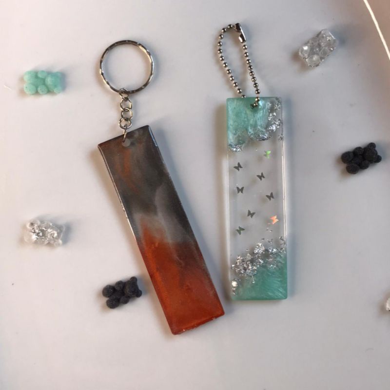 

pembatas buku dan gantungan kunci custom