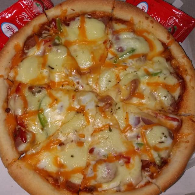 

Pizza yummy beef sosis mozarella