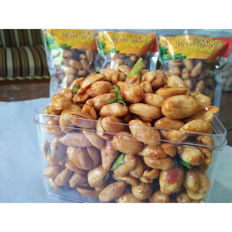 

kacang Girang/kacang pedas manis aroma jeruk purut /kacang goreng bumbu pedas manis/kacang Thailand