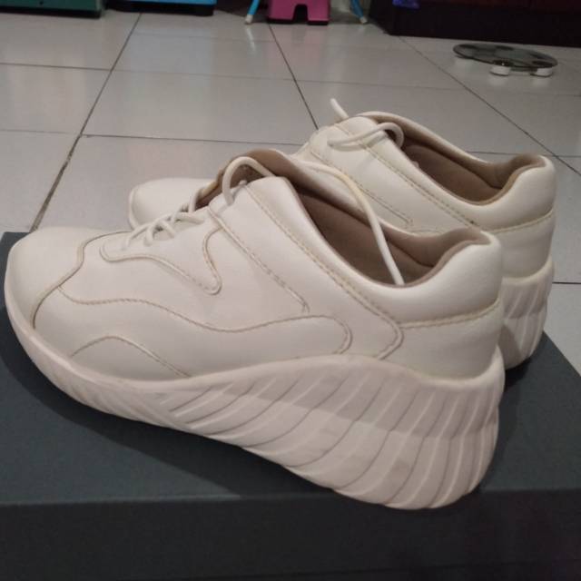 Preloved sepatu khakikakiku Hazel full white SIZE 39