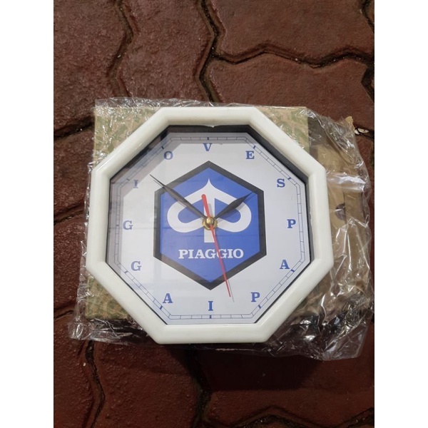 jam dinding vespa