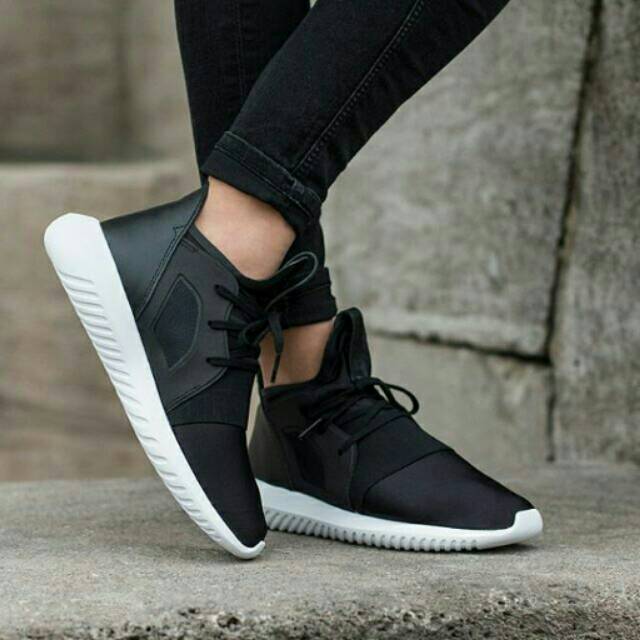 ADIDAS TUBULAR DEFIANT W CORE BLACK/COREWHITE