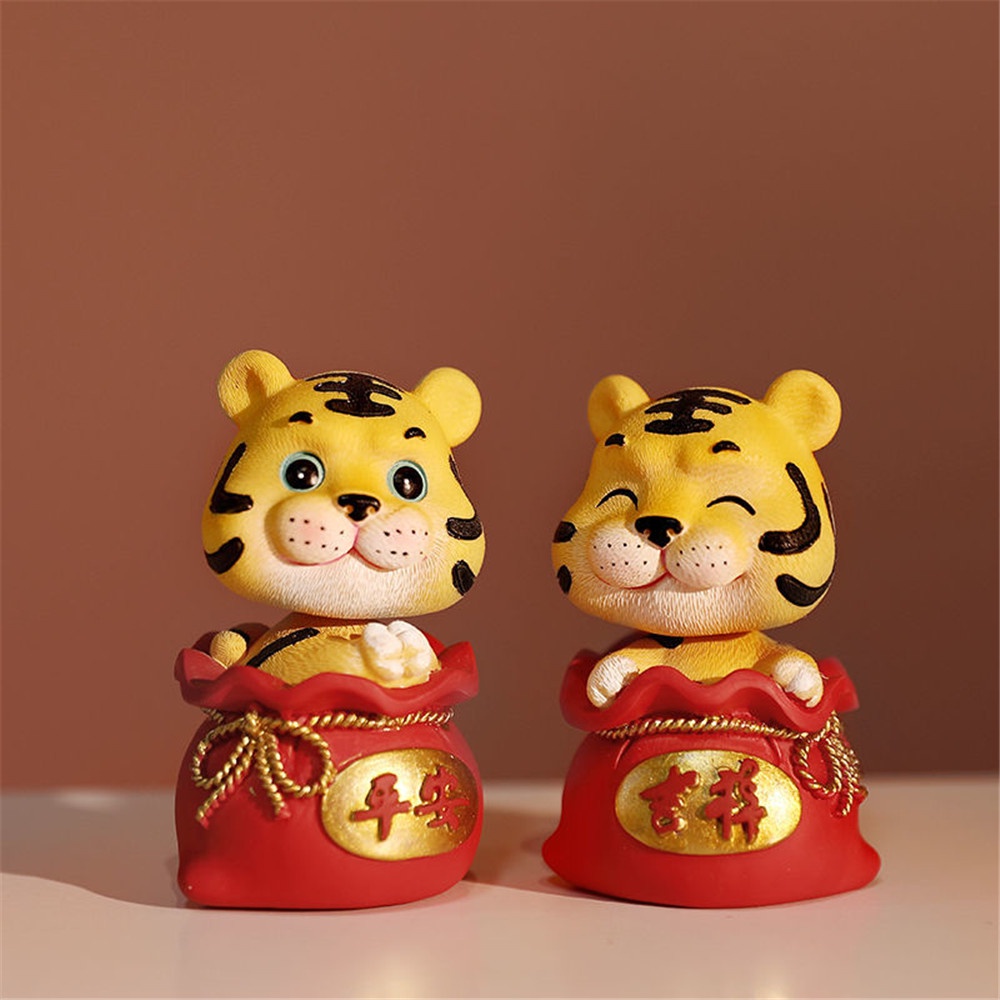 【COD Tangding】Ornamen Bentuk Cny Tiger Celebrating Fortune 5 Pola Bahan Resin Untuk Dekorasi Mobil