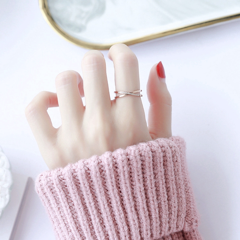 Cincin Berlian Bahan Titanium Steel Warna Rose Gold Gaya Korea Untuk Wanita