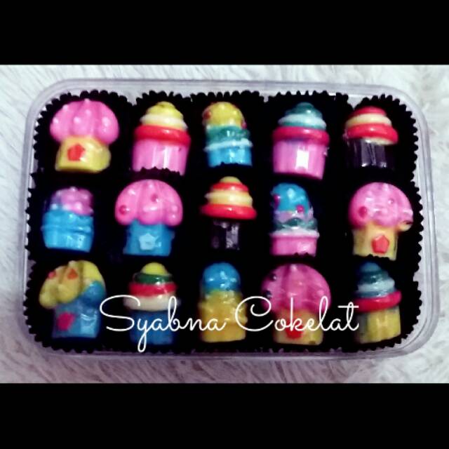 

Coklat toples karakter cupcake