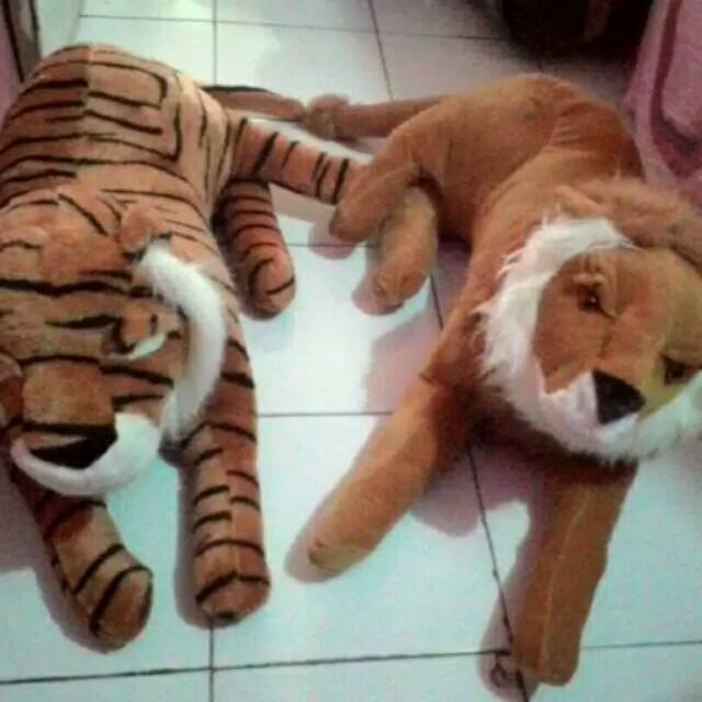 Boneka singa jumbo