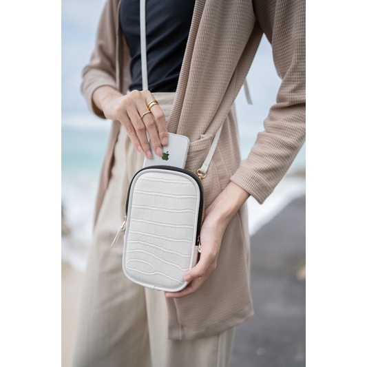 Godiva Phone Bag by Nonataliashop