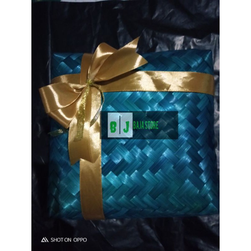 Besek bambu warna biru + pita 100pasang