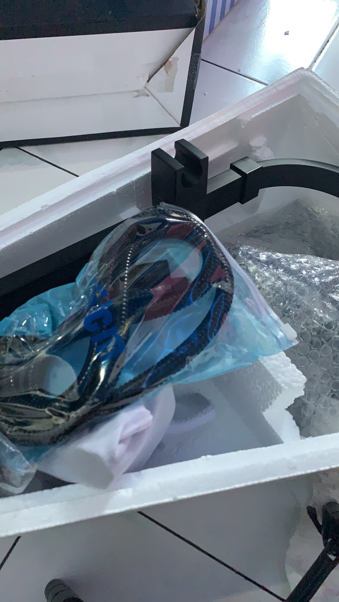 Kran Shower Panas Dingin Stainless Warna Hitam