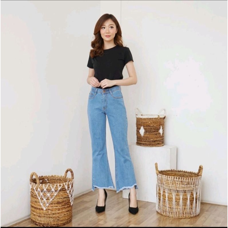 jeans wanita cutbray rumbay// fashion wanita kekinian// celana jeans wanita// kulot jeans kekinian// jeans cutbray rumbay kekinian