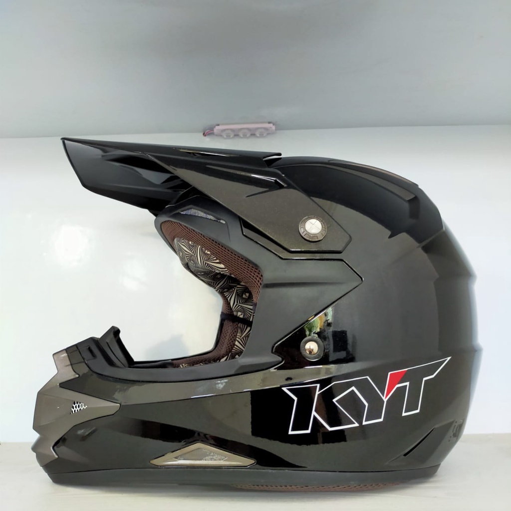 KYT CROSS OVER SOLID BLACK MET