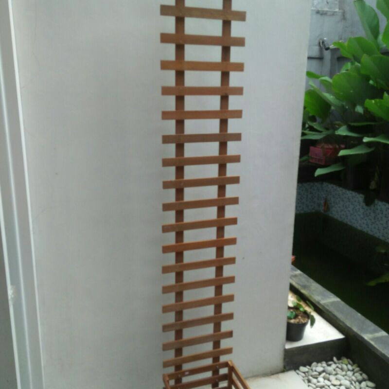 RAK TUK TANAMAN RAMBAT BAHAN KAYU ULIN