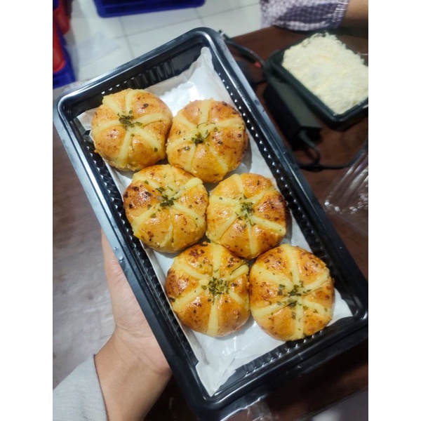 

1 BOX MINI'S GARLIC CHEESE BREAD ( 6 pcs)