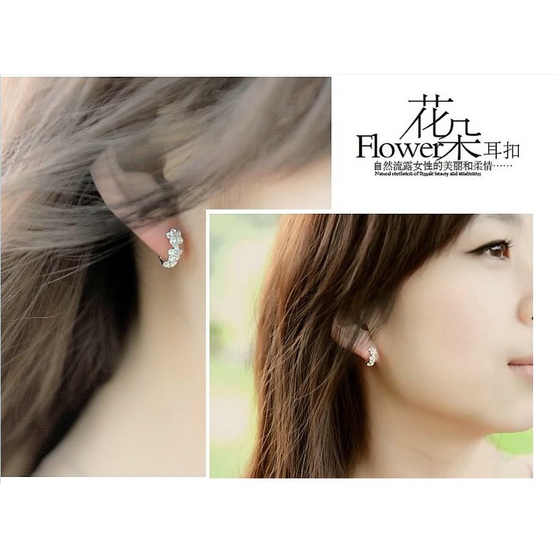 Anting Bentuk Tiga Bunga Camellia Bahan Stainless Steel 925