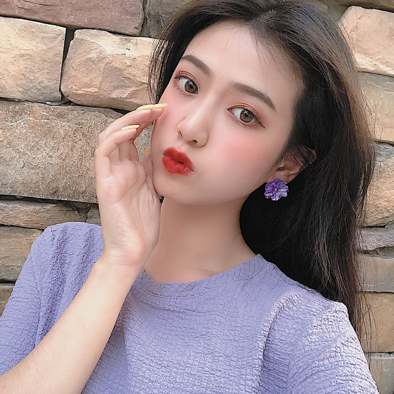 Anting S925 Bentuk Bunga Mawar Putih Bahan resin Warna Ungu Gaya Korea Untuk Wanita