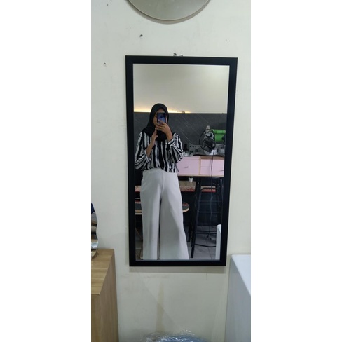 Kaca cermin minimalis