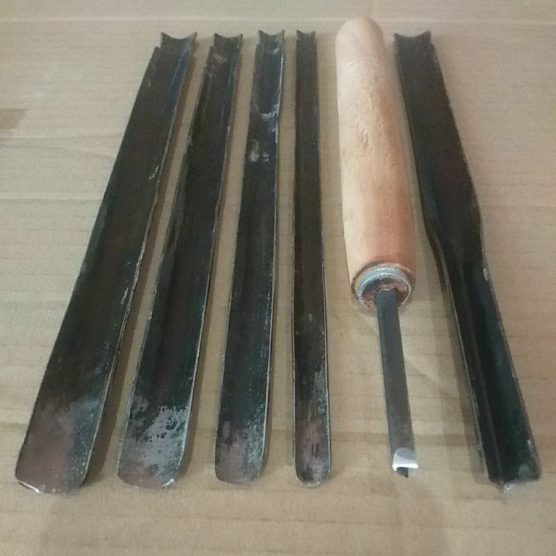 

Pahat tatah ukir pelengkap