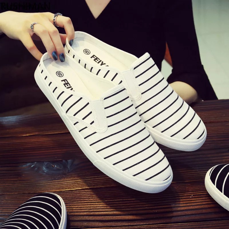 REFFI SEPATU WANITA SLIP ON SALUR ART WARNA HITAM DAN PUTIH