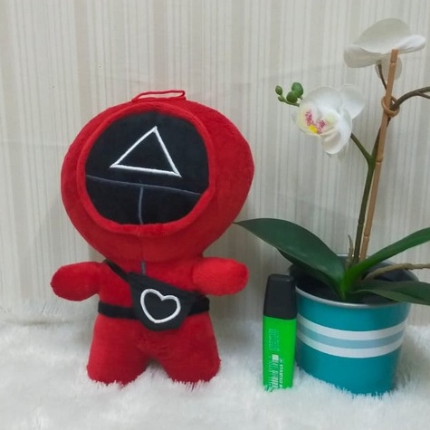 Boneka Squid Game Merah 24cm/Boneka Game Viral Trending