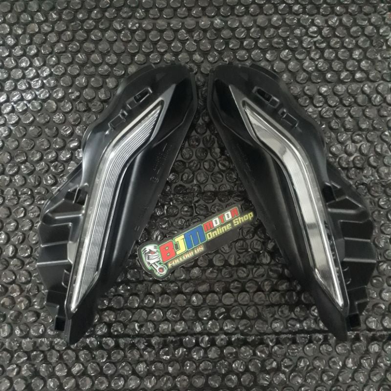 Kaca Mika Lampu Depan Set Kanan Kiri Yamaha R15 V4 Original Mika Lampu Depan R15