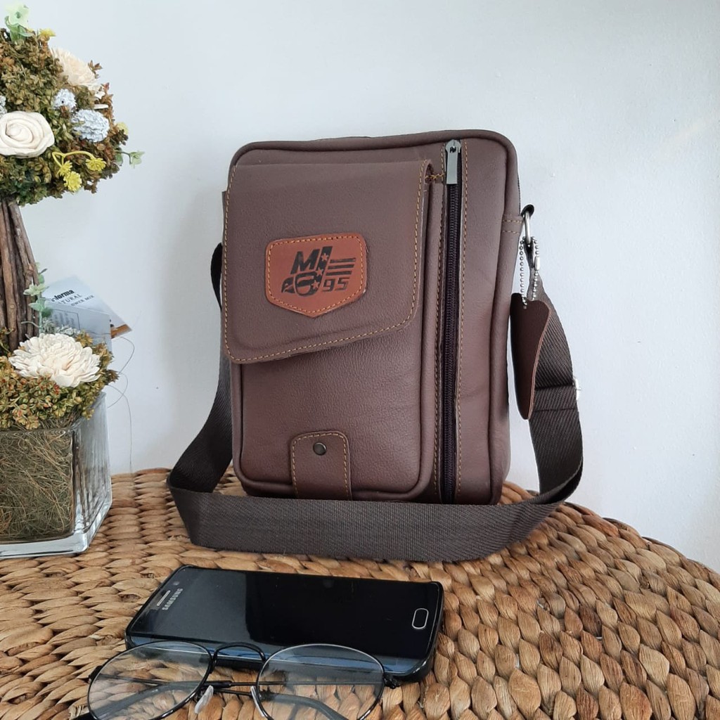 Tas Selempang Kulit Pria Sleting Berdiri Model Kulit Jeruk