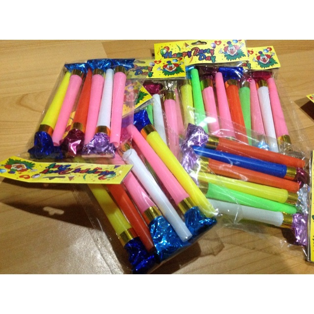 

Blow out peluit kertas gulung