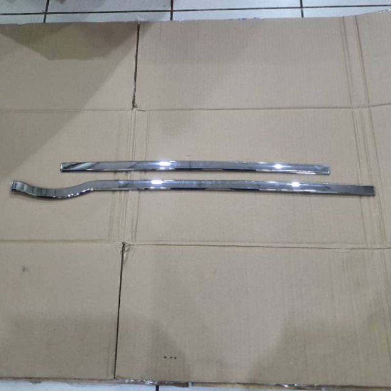 list kaca belakang chrome Avanza/Xenia 2005-2011