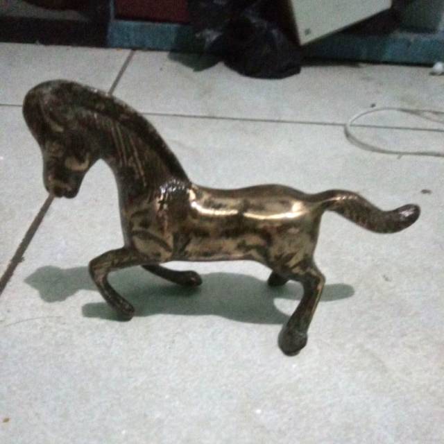 Hiasan kuda ruangan. Bahan dari besi kuningan asli