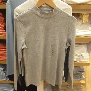 UNIQLO ORIGINAL Tshirt Turtle Neck Blouse Kaos Wanita