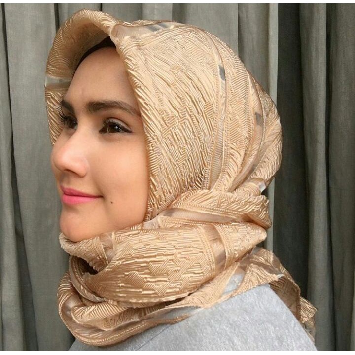 JILBAB SEGIEMPAT BAWAL SQUARE &quot;ABSTRAK LINE&quot; LINEN