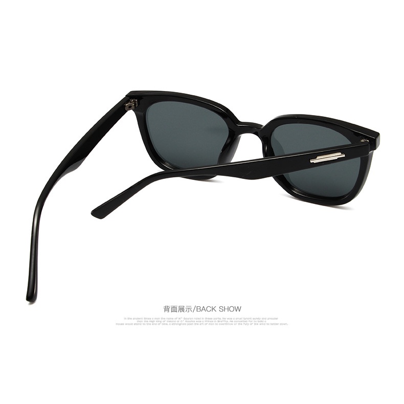 Korea Fashion Kacamata Hitam Wanita Retro Square Shades for Women and Men