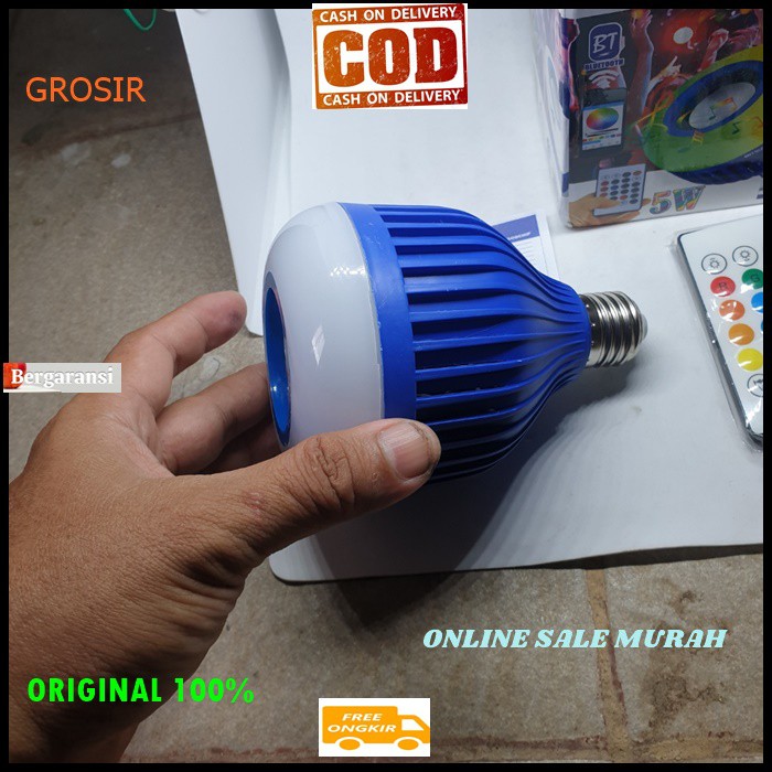 G215 Led music blub Lampu musik rumah bluetooth Bohlam speaker spk Bluetoot mini mp3 audio disco warna warni remote 7 watt wat sinar cahaya terang lamp dinding wall tembok portable G215   BISA BLUETOOTH KE SEGALA JENIS HP  7cm x 7cm x 10cm perkir