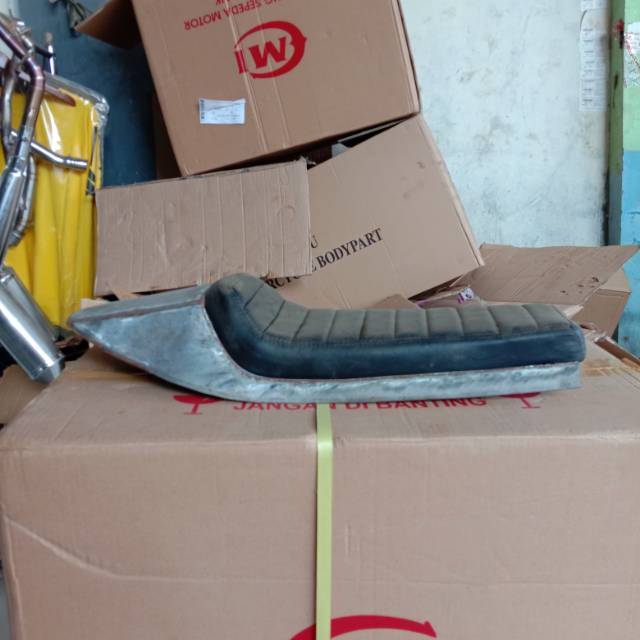 Hornet flat tracker Flattracker Hornet caferacer