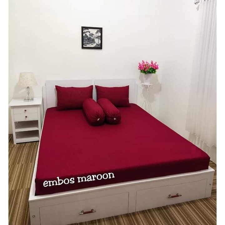 Sprei Embos Merah Maroon Lengkap Dengan Sarung Bantal Guling