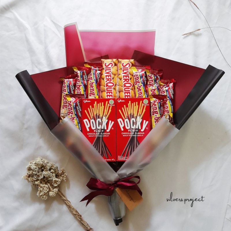 SNACK BUCKET VALENTINE / ANNIVERSARY