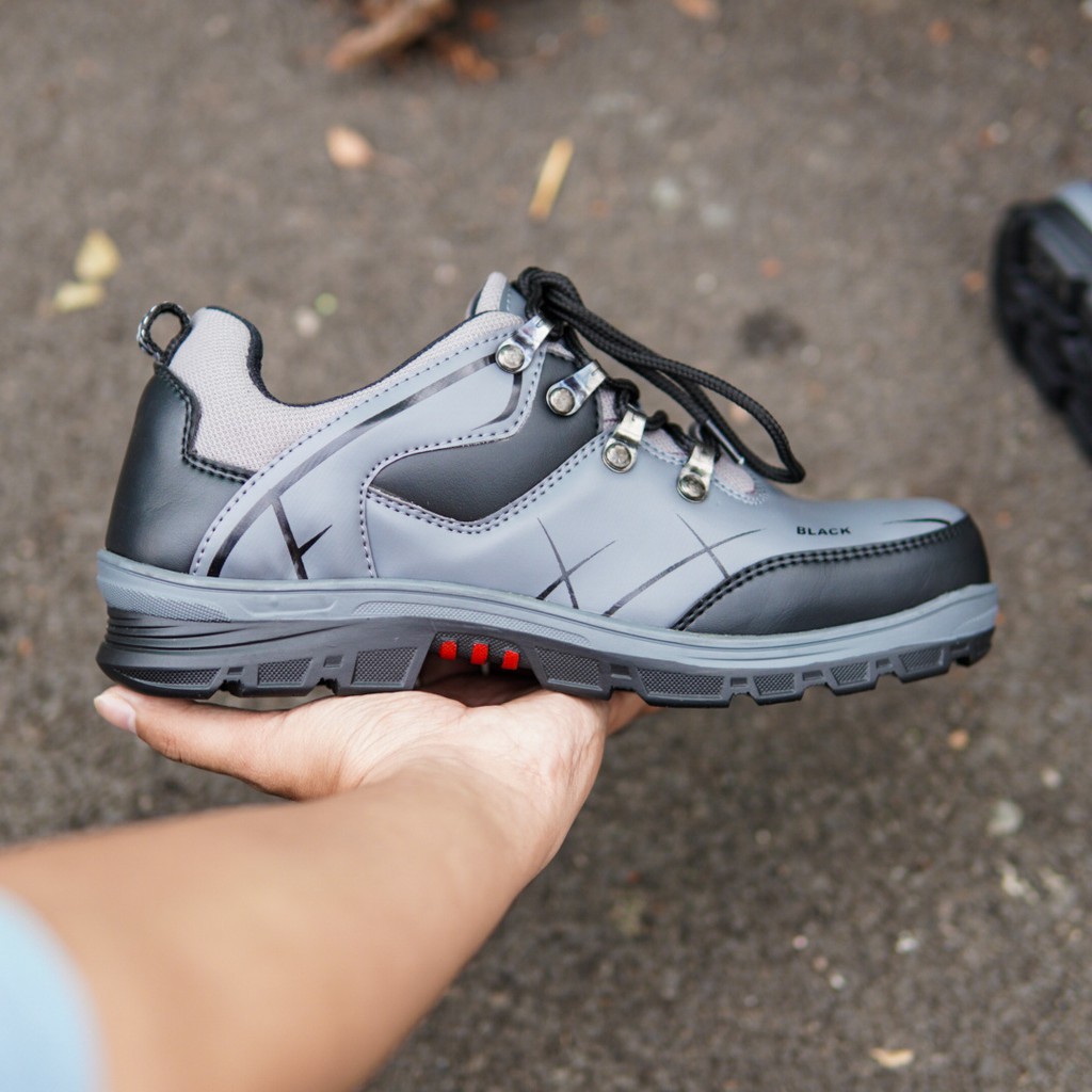 BISA COD - Sepatu Low Boots Fashion Pria Black Force Titan Abu Hiking Outdoor Kerja Safety Bots Laki