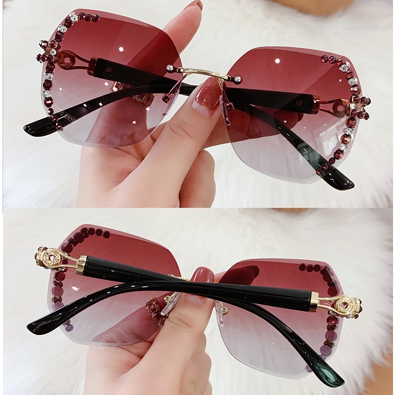 Kacamata Hitam Tanpa Bingkai Pelindung UV Gaya Vintage Untuk Wanita